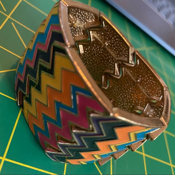 Multicolored Zigzag Enamel Bangle Bracelet Stretch - Picture 2 of 4
